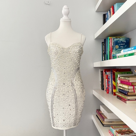 Banjul white pearl and diamanté beaded mini dress Large - Picture 1 of 11